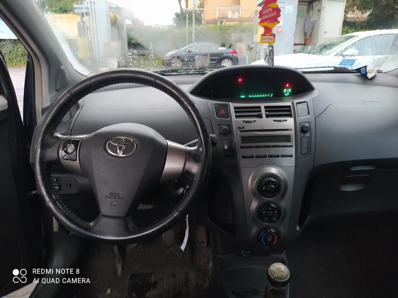 Toyota Yaris 1.0 Luxury pack