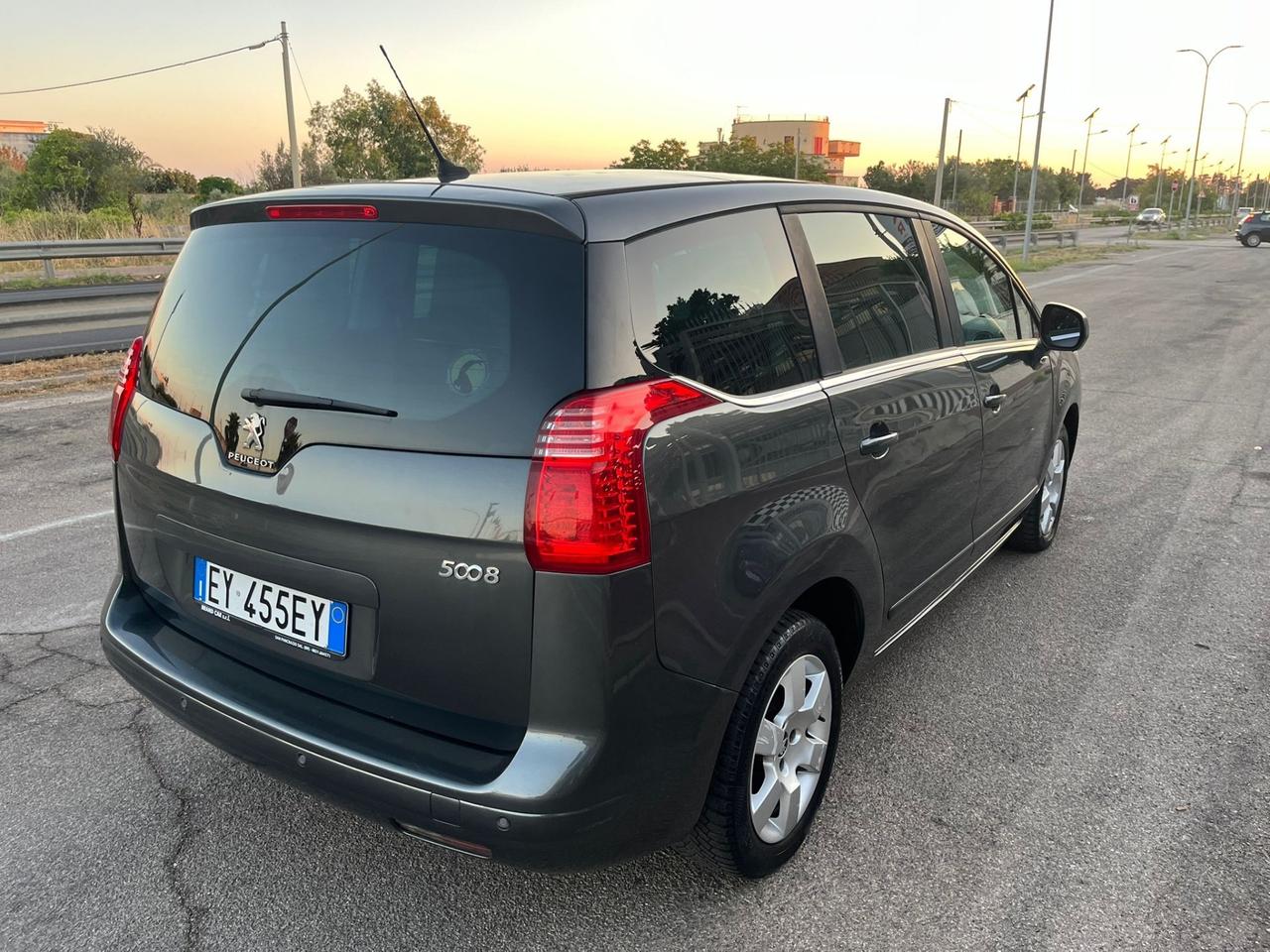 Peugeot 5008 1.6 HDi 115CV Allure Unipro 2015