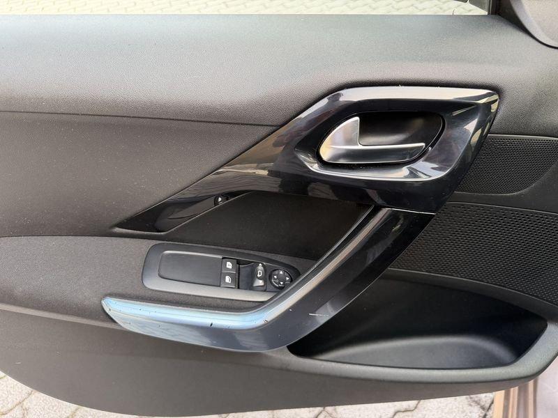 Peugeot 208 208 5p 1.2 vti 12v Allure NESSUN VINCOLO !!! DISTRIBUZIONE NUOVA !!!