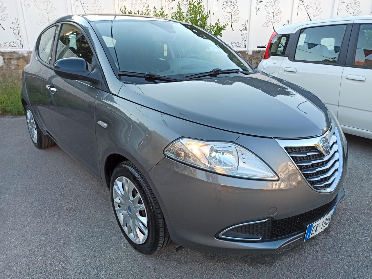 Lancia Ypsilon 1.2 69 CV 5 porte S&S Gold