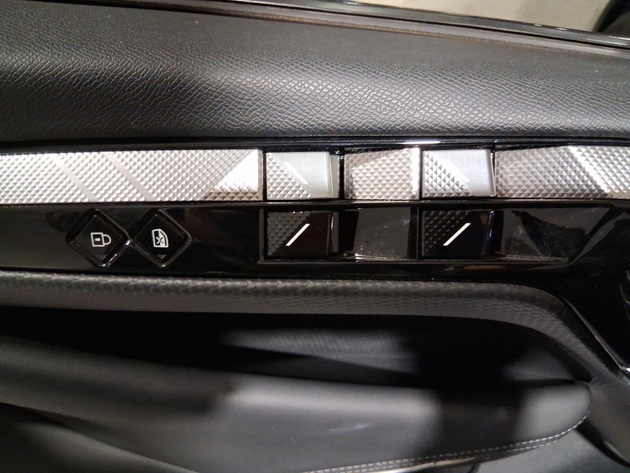 Ds DS4 PLUG IN HYBRID TROCADERO