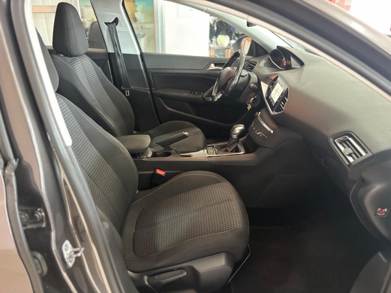 Peugeot 308 BlueHDi 1.6 120 SW Allure cambio automatico permute finanziamenti