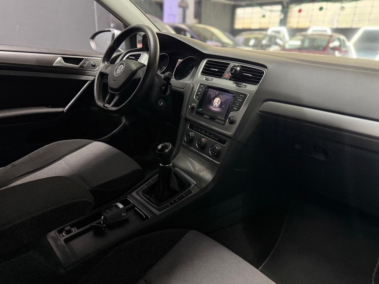 Vendesi Volkswagen Golf 1.2 TSI 85 CV – 2015
