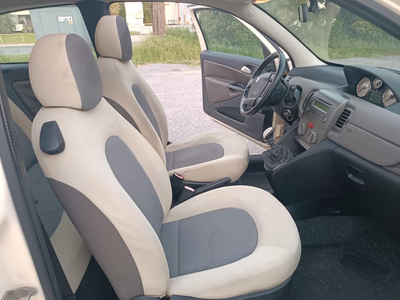 Lancia Ypsilon 2006---1.2 Benzina Neopatentati