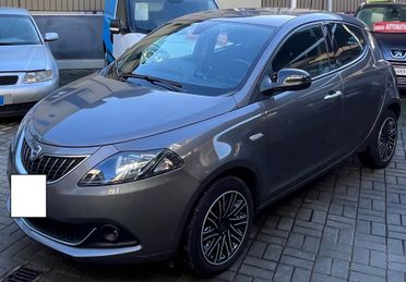 Lancia Ypsilon 1.0 FireFly 5 porte S&S Hybrid Ecochic Silver