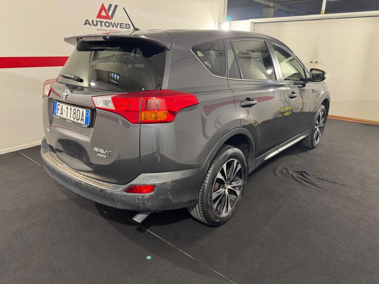 Toyota RAV 4 2.0 D-4D 4WD Lounge White Ed.