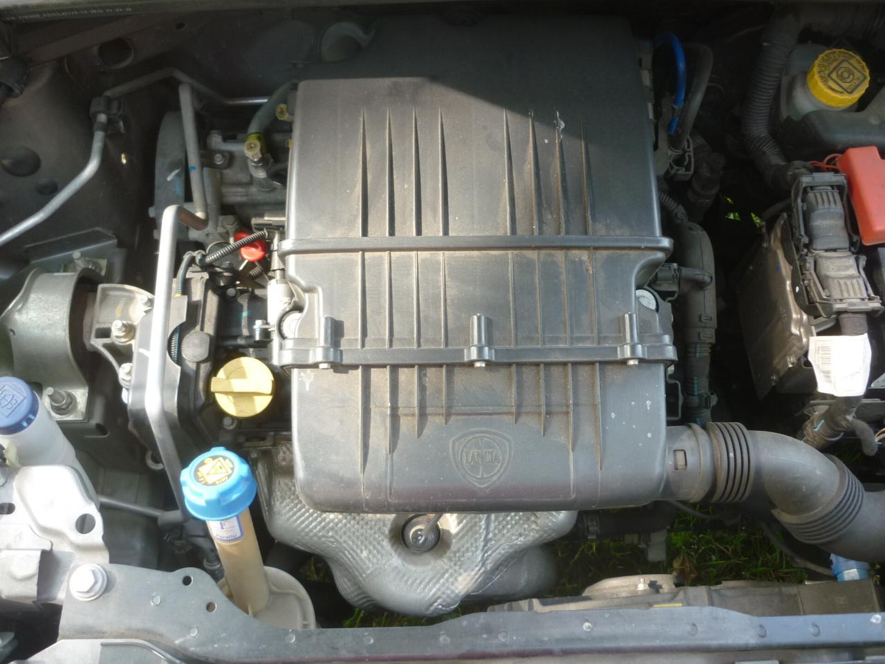 Lancia Ypsilon 1.2 69 CV 5 porte Silver