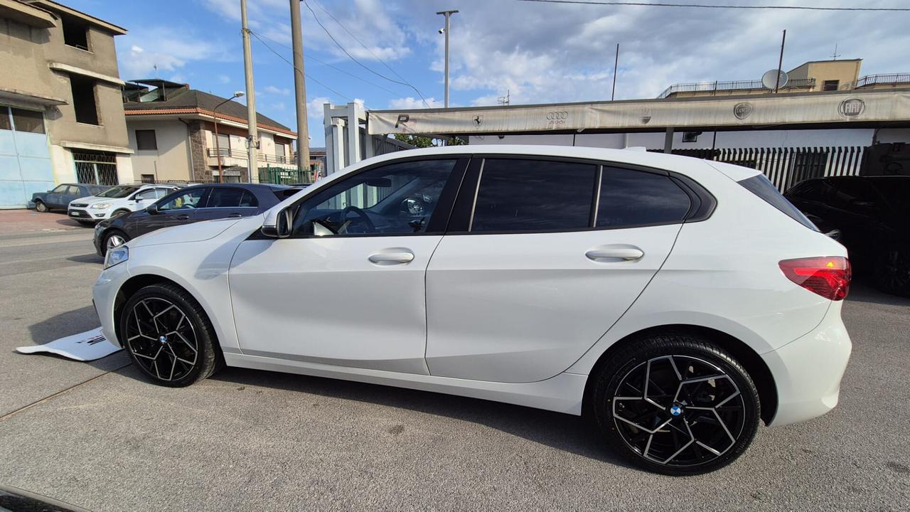 Bmw 116 116d 5p. Business Advantage