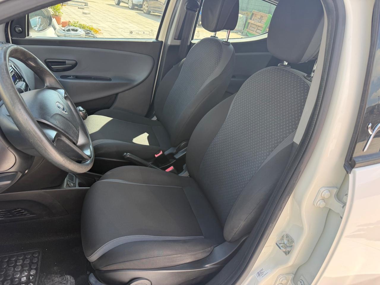 Lancia Ypsilon 1.2 69 CV 5 porte Platinum