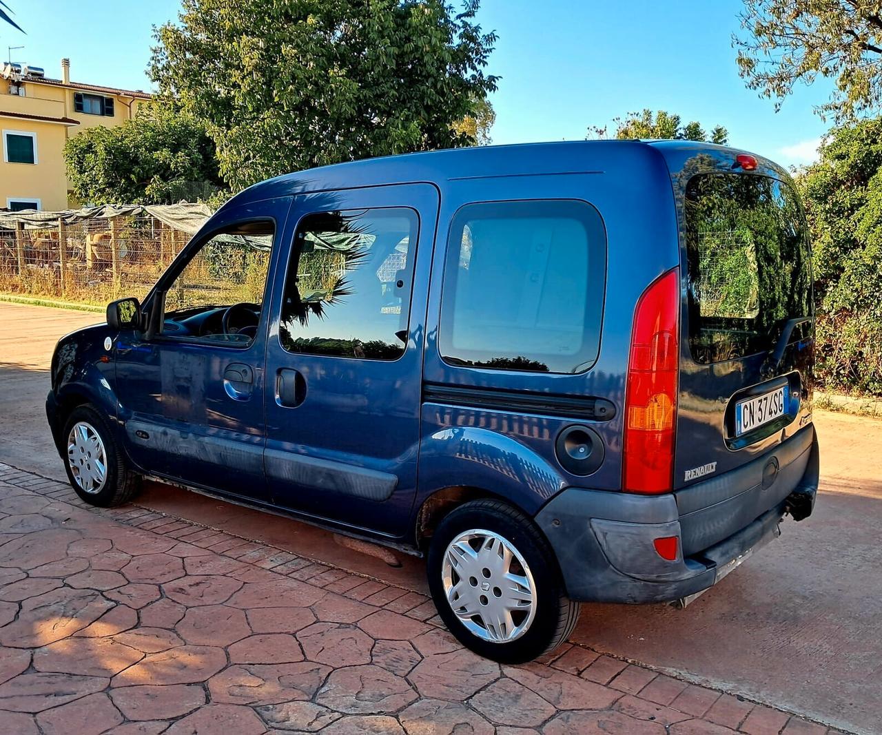 Renault Kangoo TRASPORTO DISABILI PIANALE RIBASSATO UNIPRO
