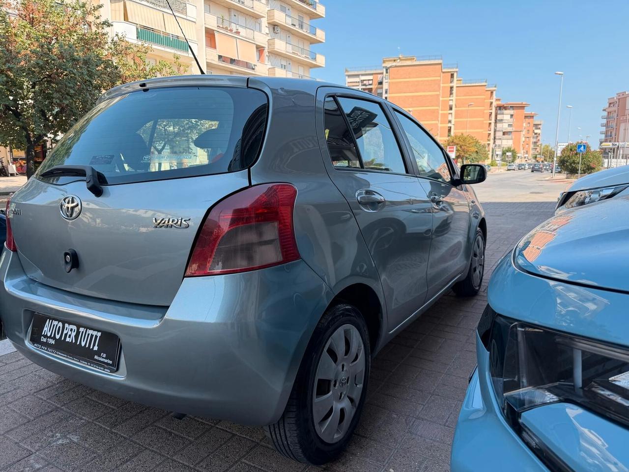 Toyota Yaris 1.0 5 porte Sol