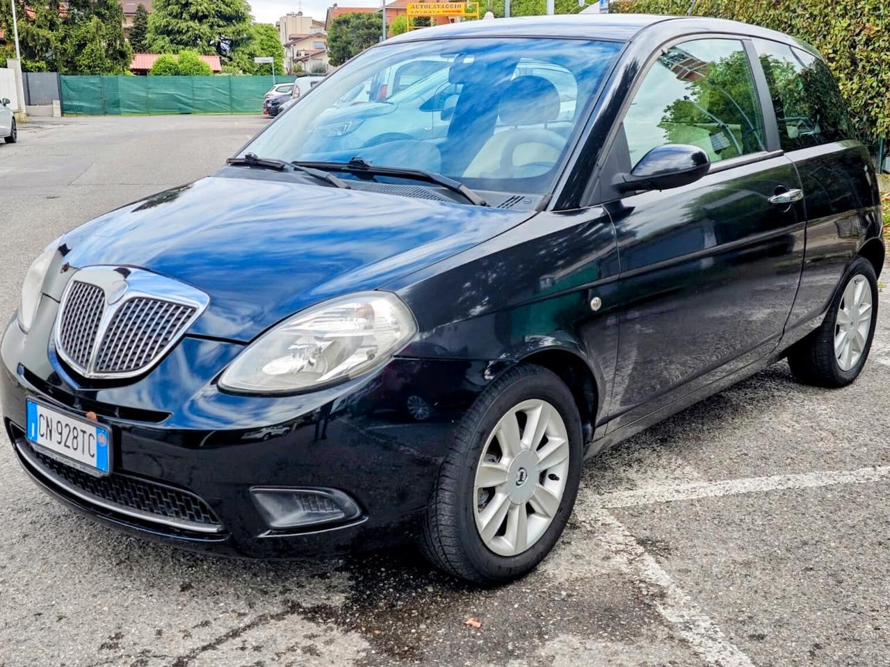 Lancia Ypsilon 1.2 16V Platino