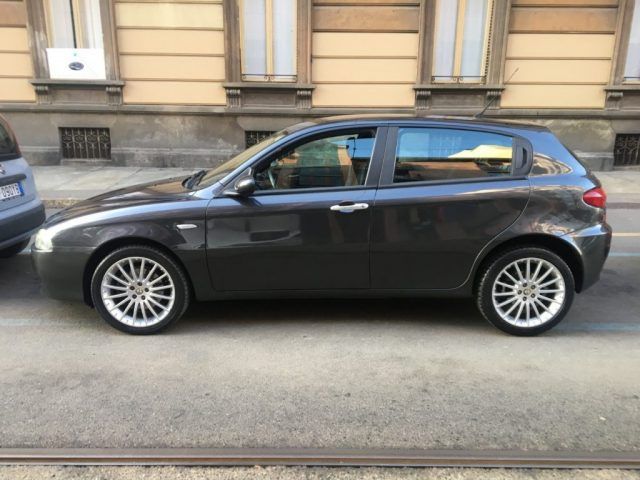 ALFA ROMEO 147 1.9 JTD (120) 5 porte Distinctive