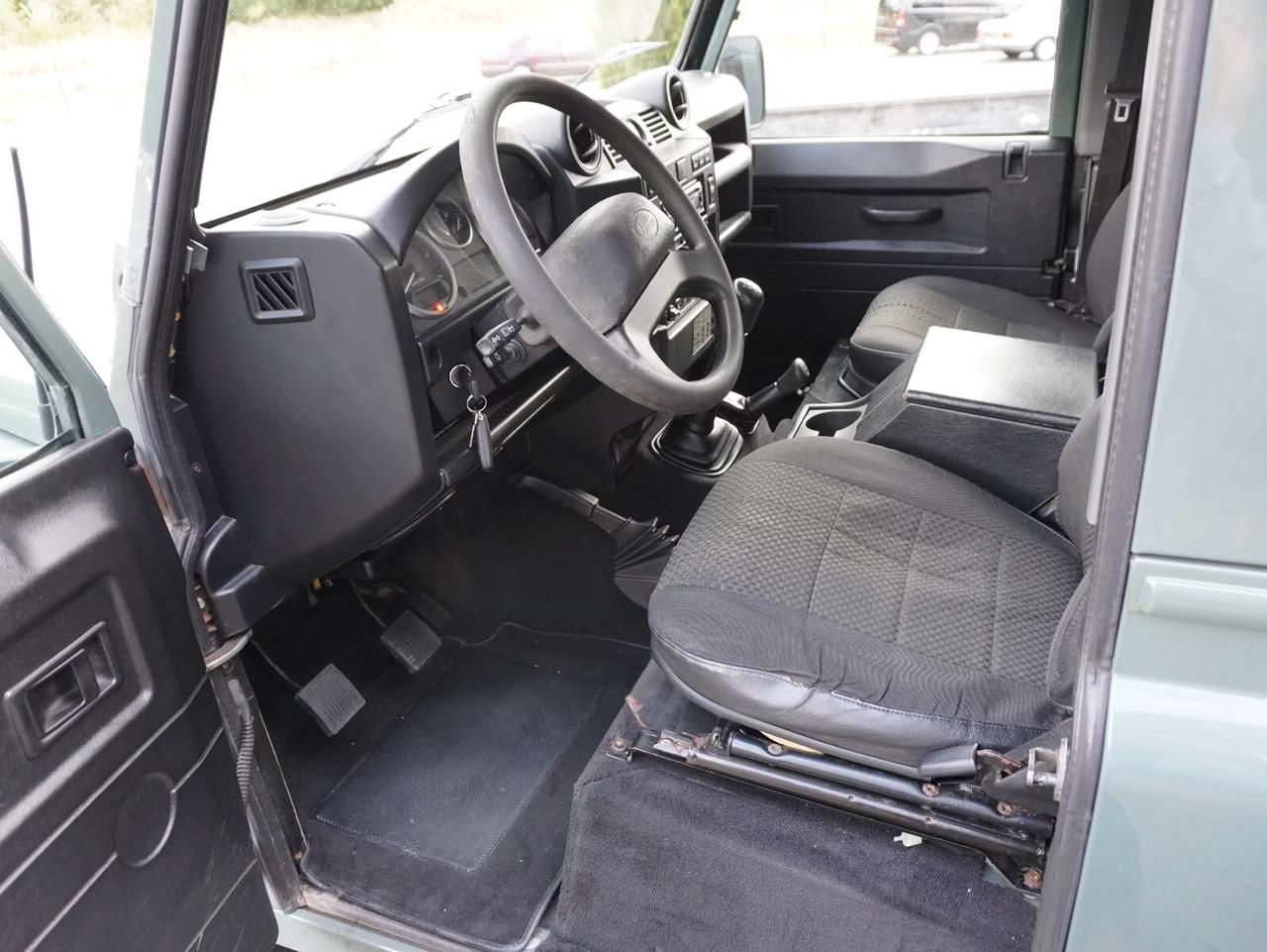 Land Rover Defender 90 TD4 Station Wagon E