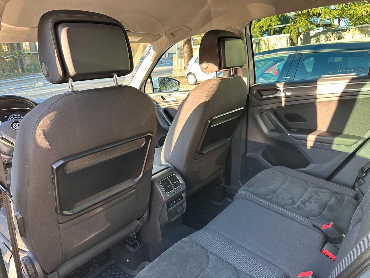 Volkswagen Tiguan 2.0 TDI SCR 4MOTION - VIRTUAL / NAVI / ALCANTARA / R18