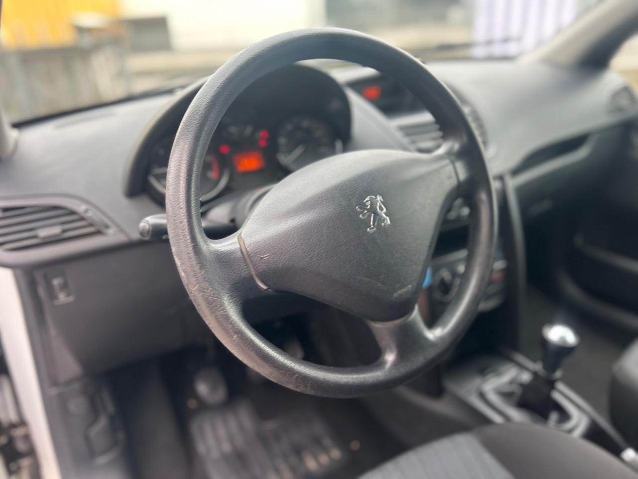 Peugeot 207 1.4 HDi 70CV 3p. XS autocarro