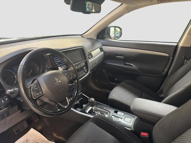 MITSUBISHI Outlander 2.2 DI-D 4WD Instyle Plus SDA 7 posti*IVA ESPOSTA*