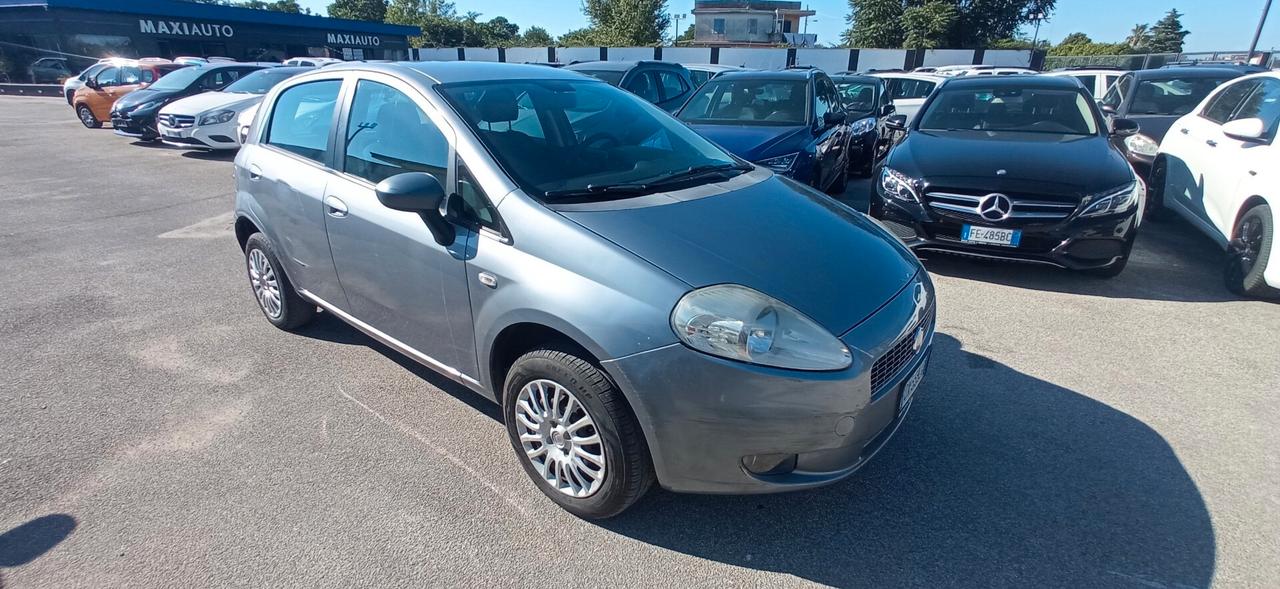 Fiat Grande Punto ENTRA E LEGGI
