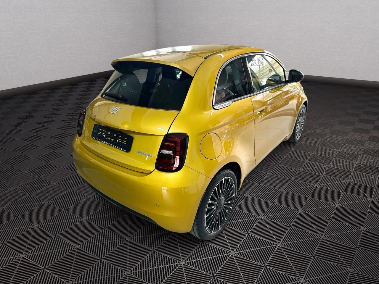 Fiat 500 Berlina Hybrid Icon