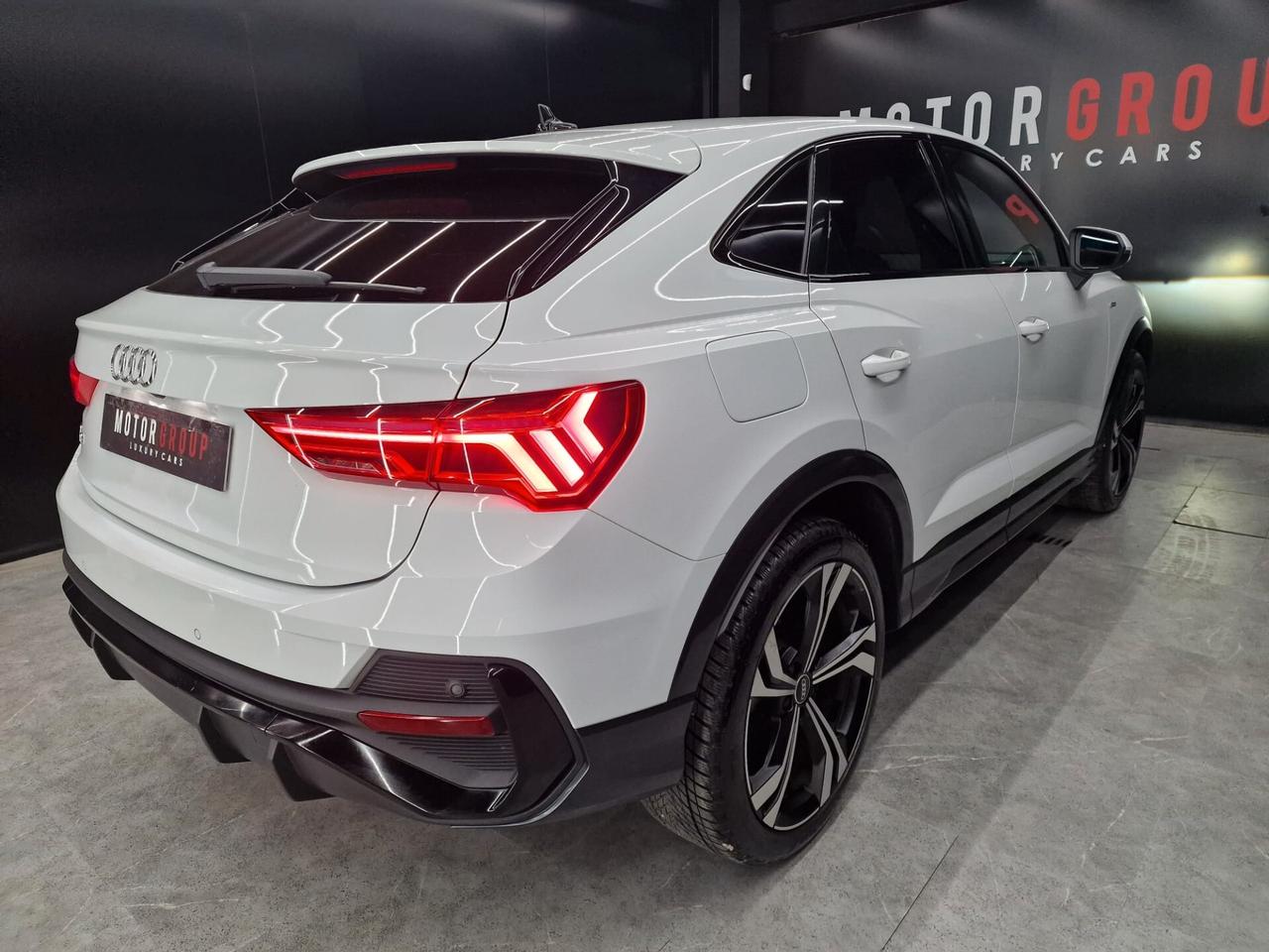 Audi Q3 SPB 35 TDI S tronic line edition 2.0 150CV Identity Black