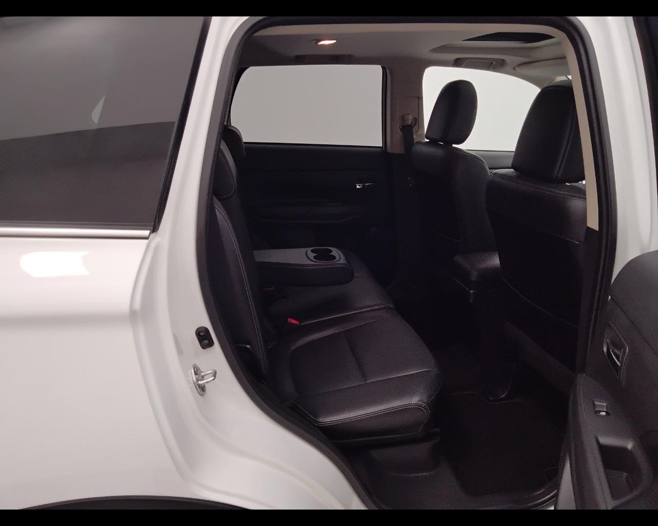 MITSUBISHI Outlander III 2016 - Outlander 2.2 Instyle Plus Sda Diam.Pac