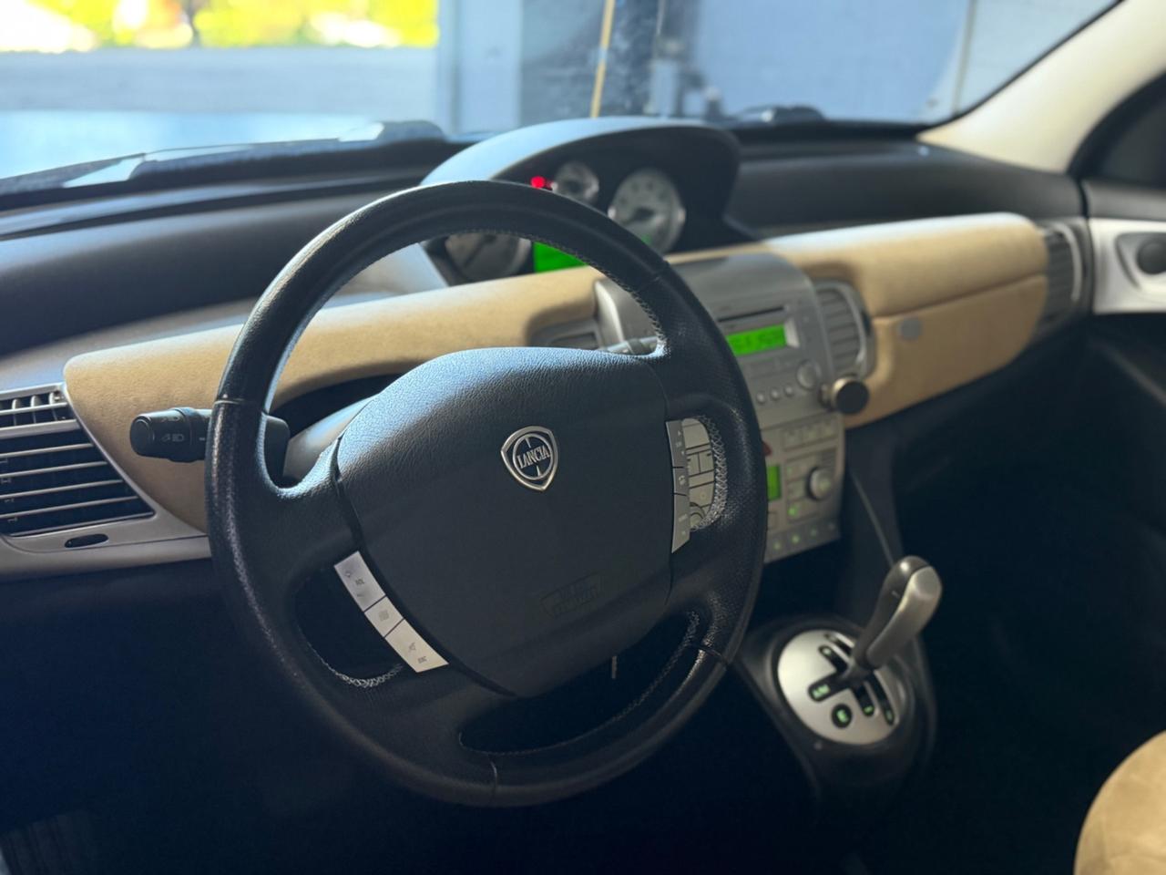 Lancia Ypsilon 1.4 16V Platino Automatica