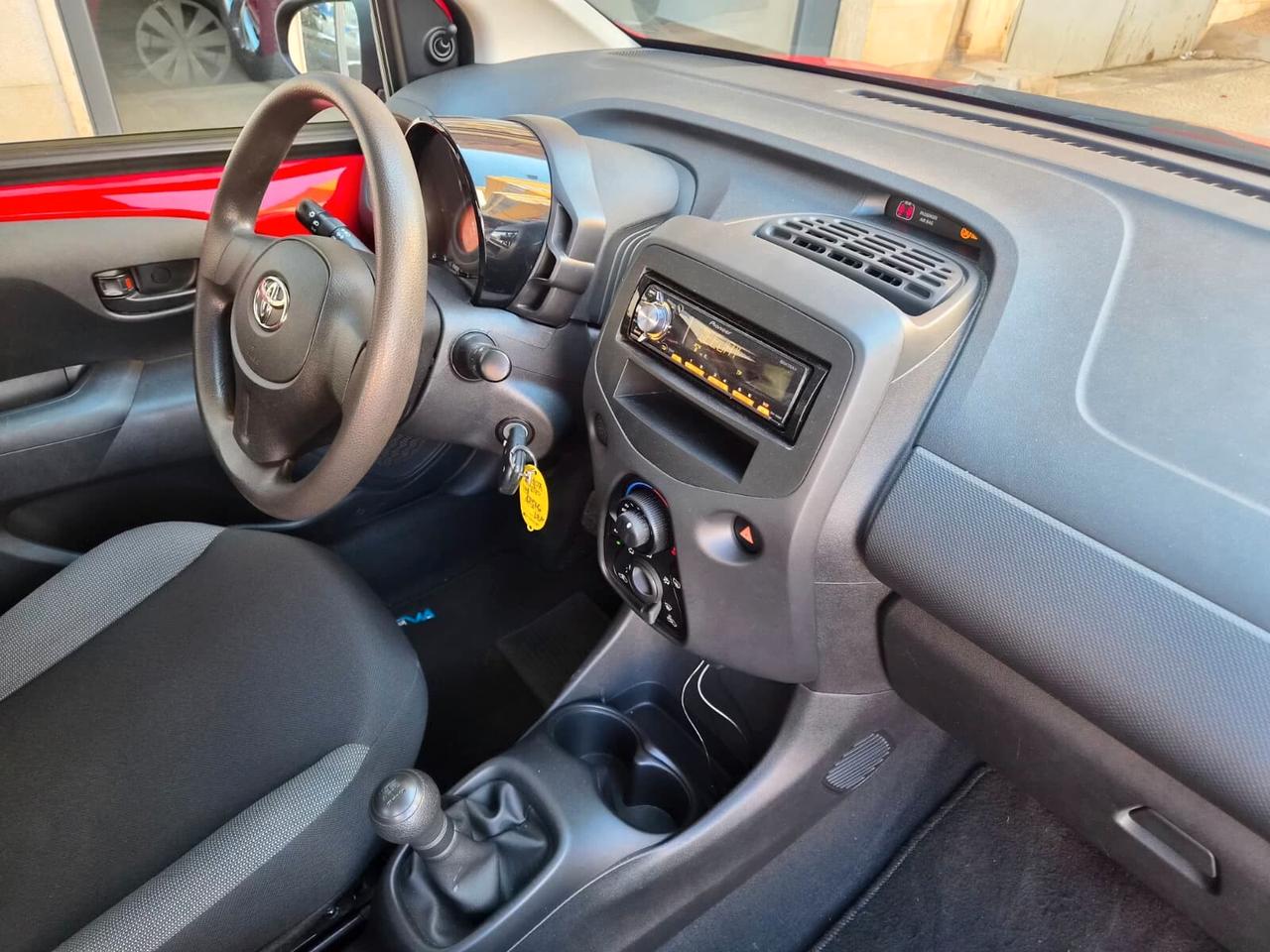 Toyota Aygo 1.0 VVT-i 69 CV 5 porte x-cool TSS