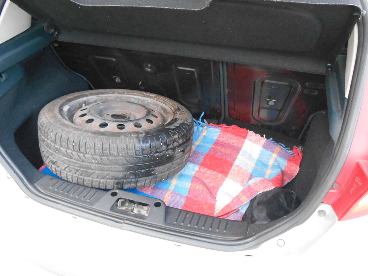 Ford Fiesta 1.4 5 porte Bz.- GPL Titanium ok Neopatentati