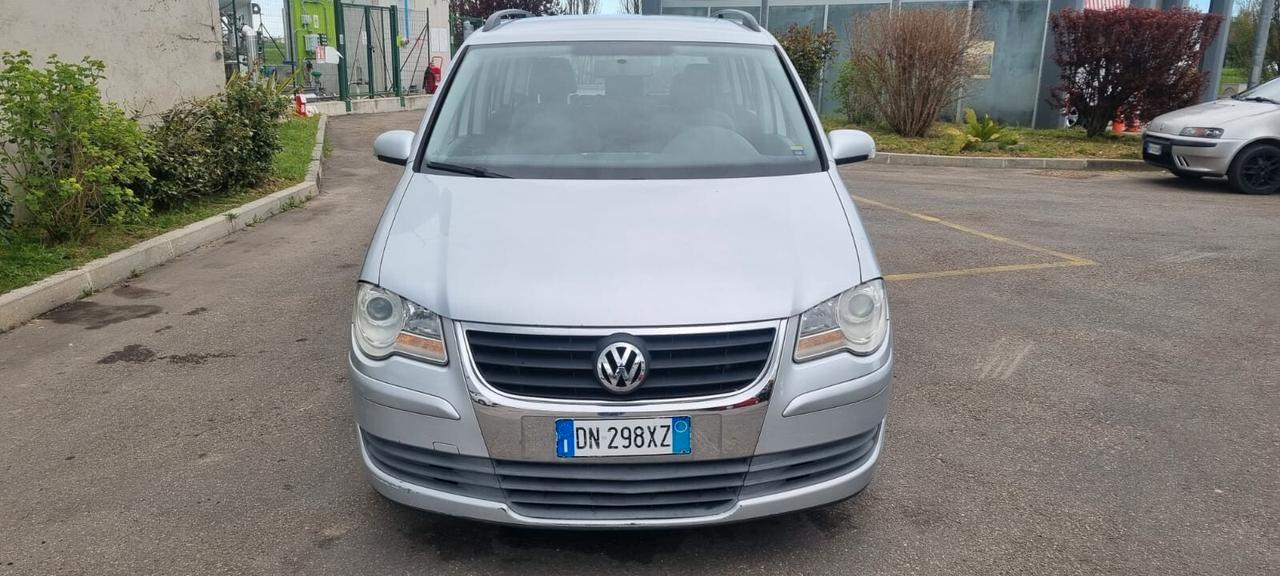Volkswagen Touran 2.0 Conceptline Ecofuel POSTI 7