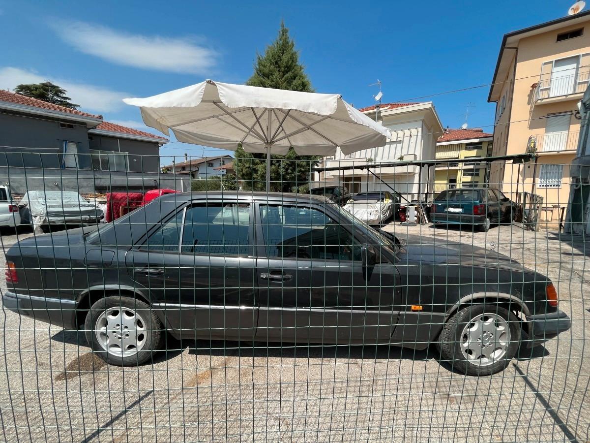 Mercedes-benz 230E