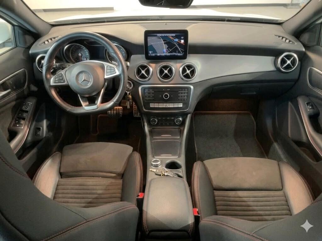 *MERCEDES- BENZ GLA 200 D AMG PREMIUM