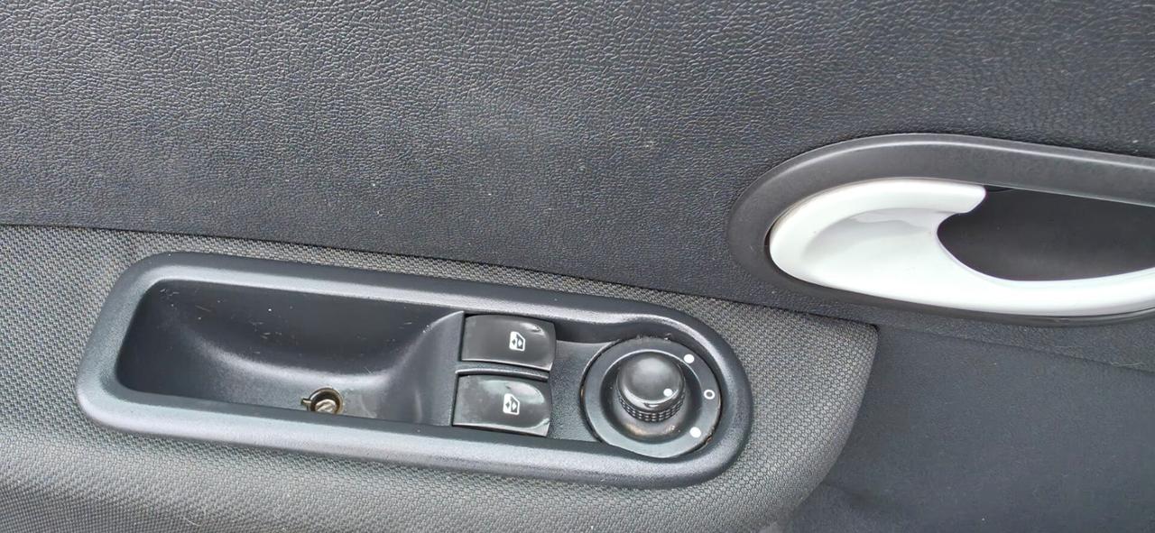 Renault Clio 1.2 16V 5 porte GPL Dynamique neopatentati