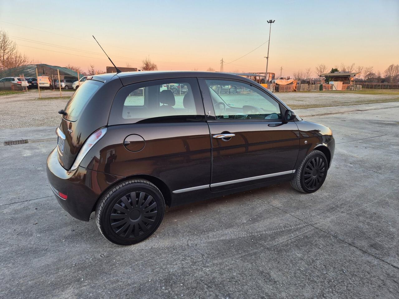 Lancia Ypsilon 1.3 MJT 75 CV neopatentati