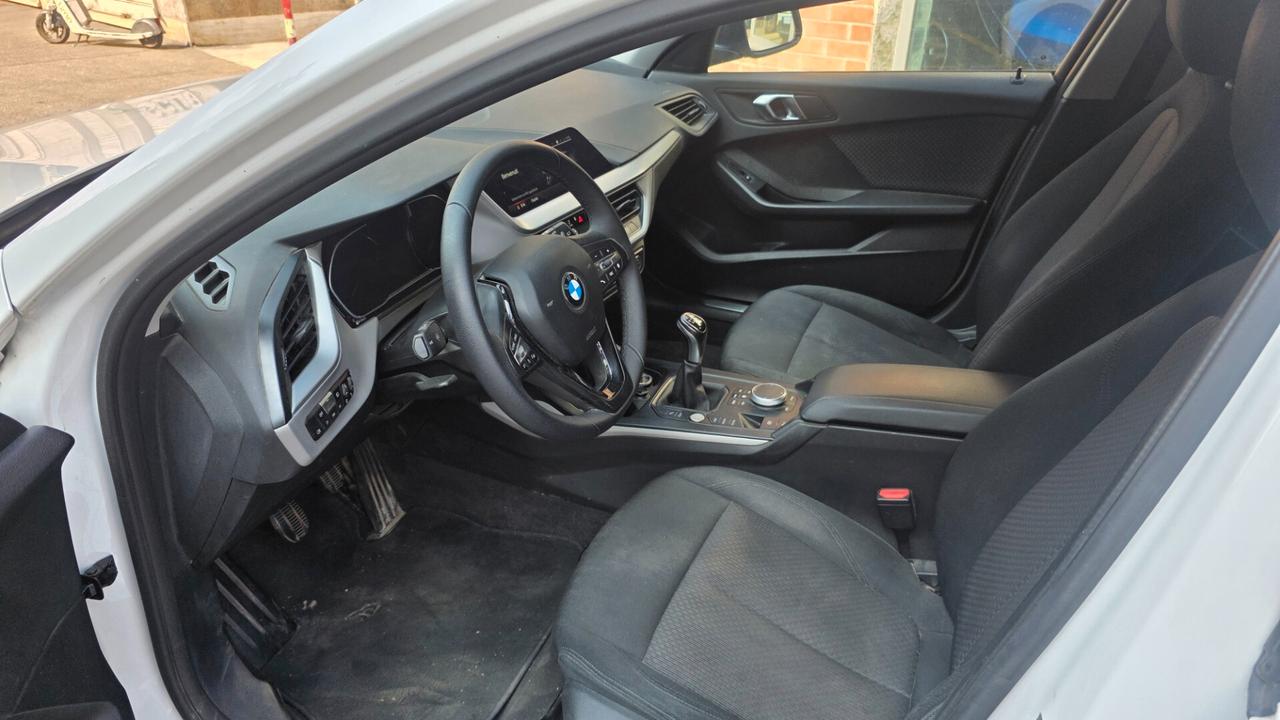 Bmw 116 116d 5p. Business Advantage