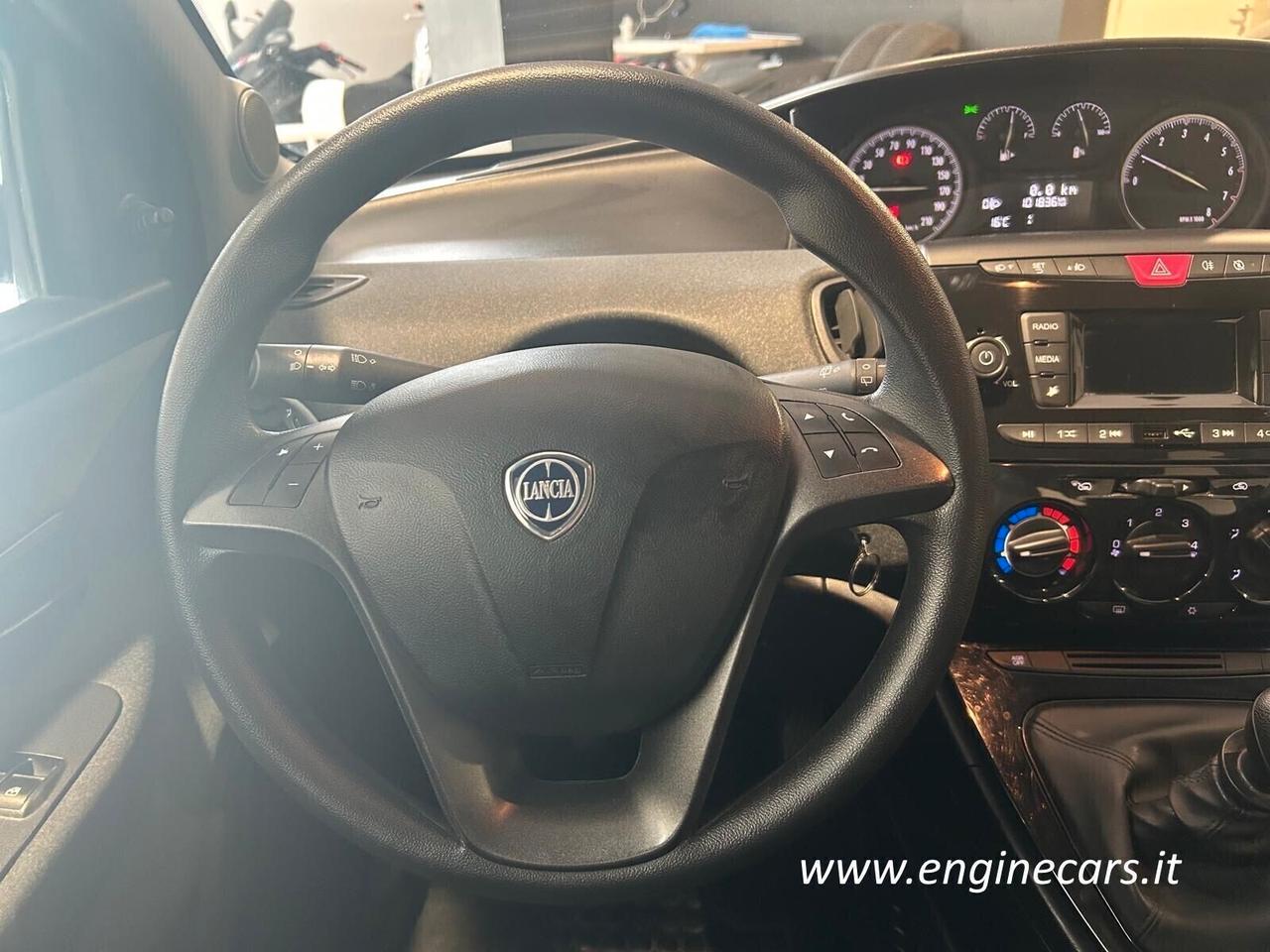 Lancia Ypsilon 1.0 FireFly 5 porte S&S Hybrid Ecochic Silver