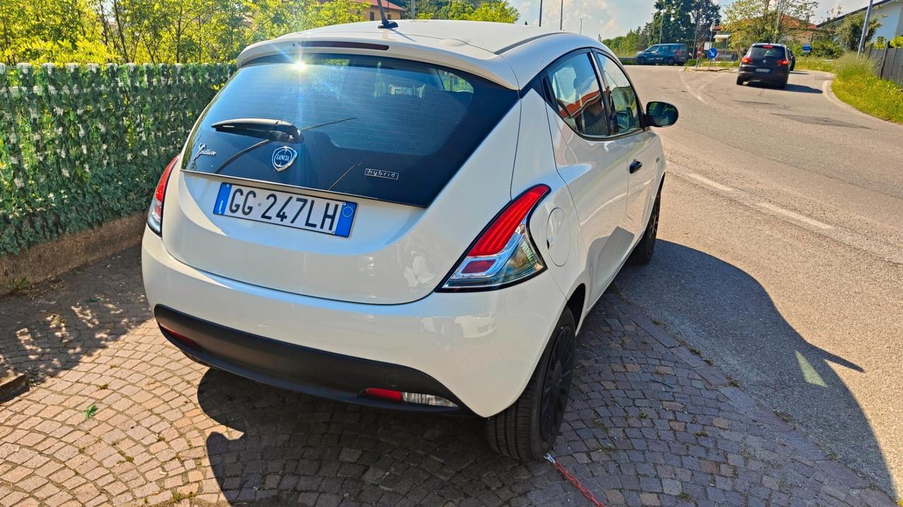 Lancia Ypsilon 1.0 FireFly 5 porte S&S Hybrid Ecochic Gold