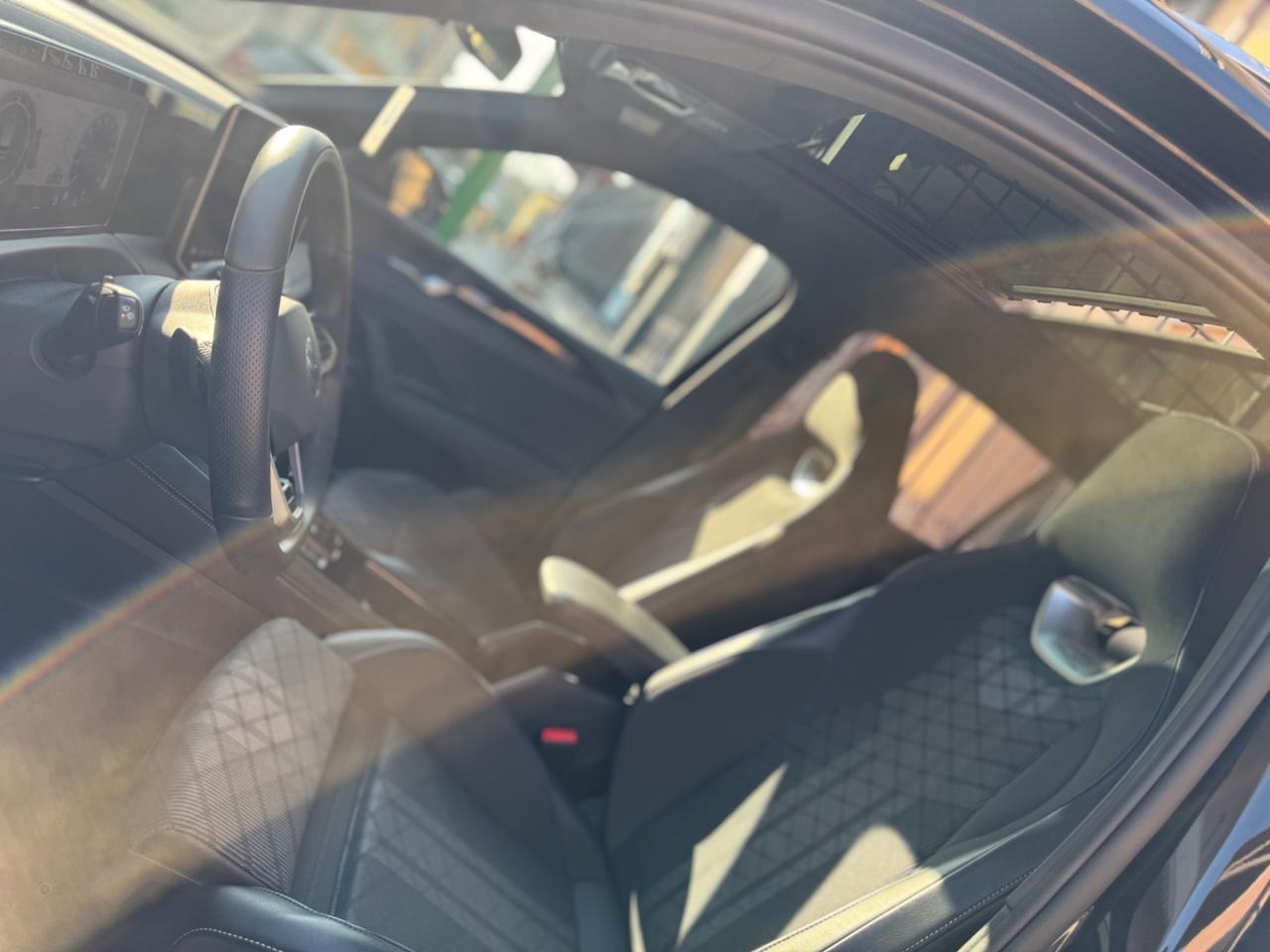 Volkswagen Tiguan 2.0 TDI 150 CV DSG R-Line TETTO IVA DEDUCIBILE