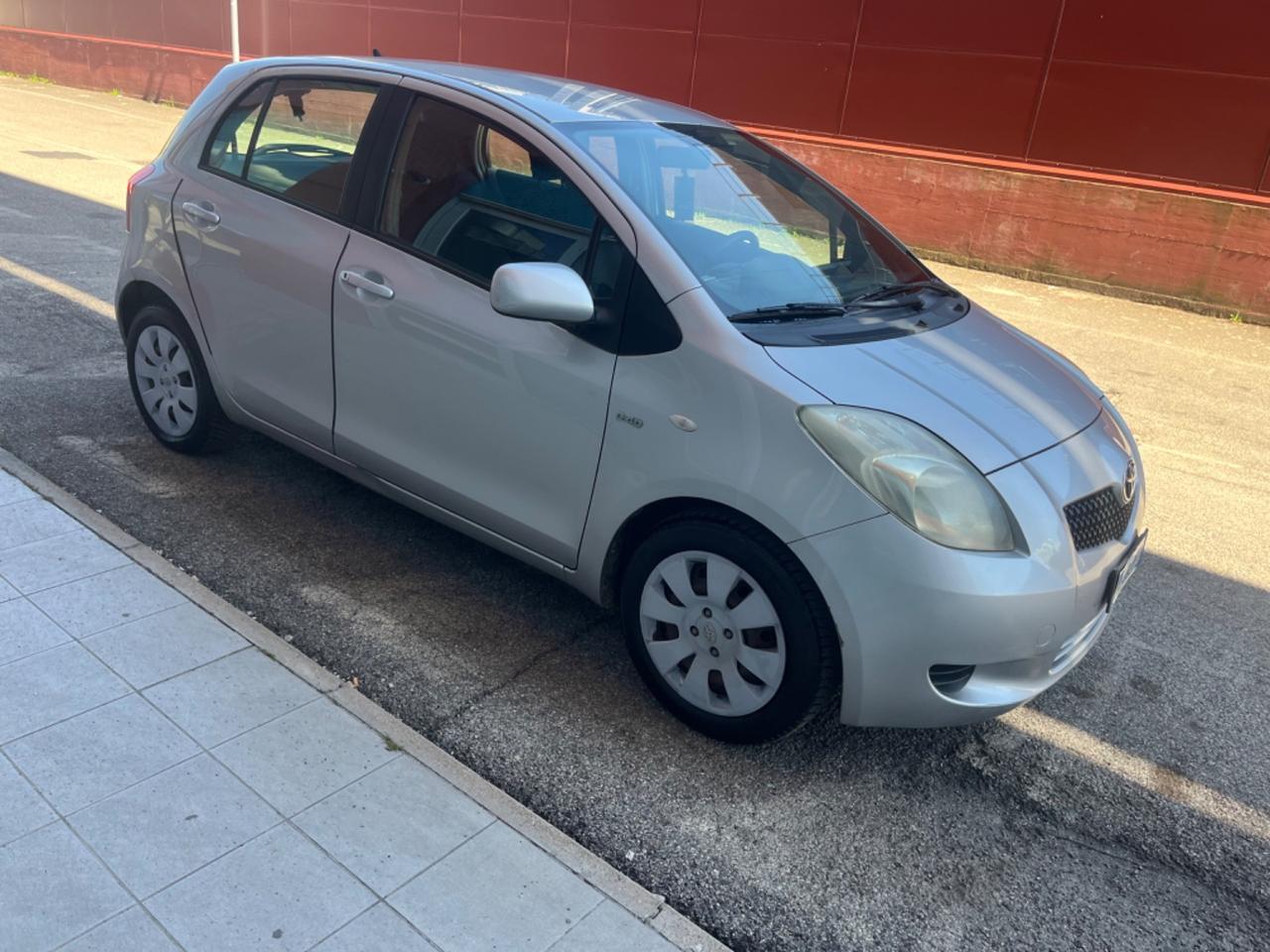 Toyota Yaris 1.4 D-4D 5 porte Sol