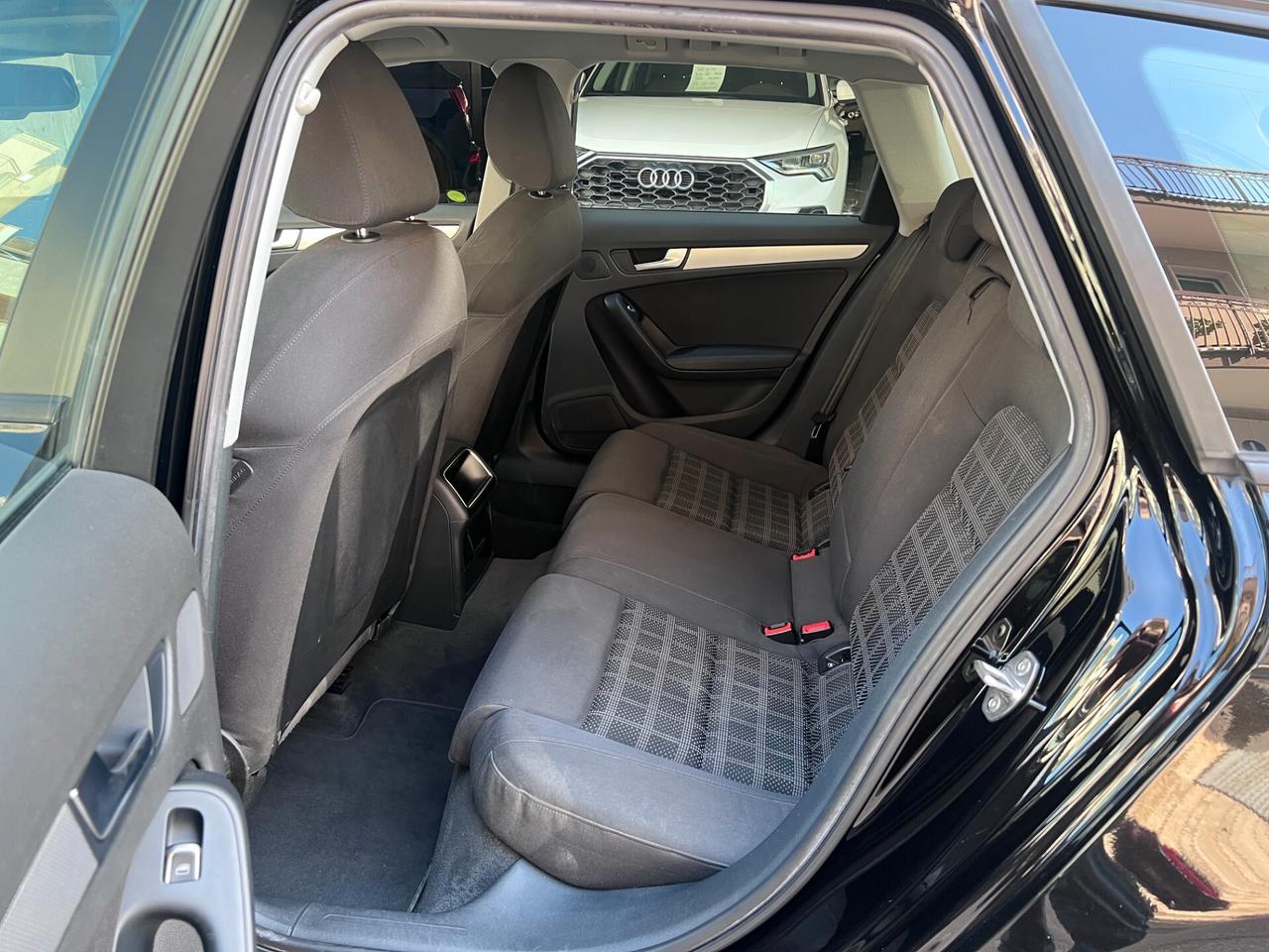 Audi A4 Avant 2.0 tdi Advanced 150cv multitronic LED/NAVI/PDC