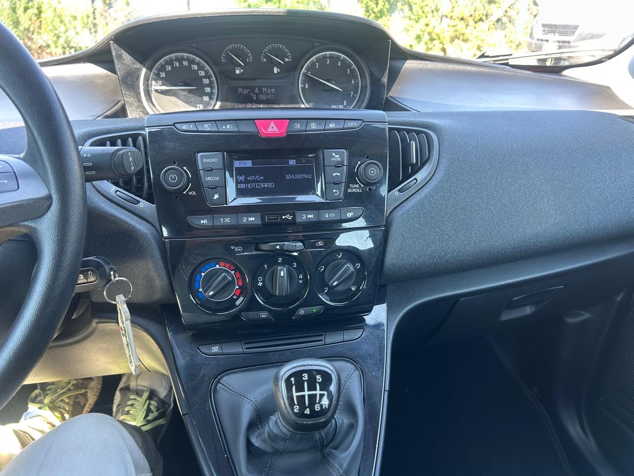 Lancia Ypsilon 1.0 FireFly 5 porte S&S Hybrid Ecochic Silver