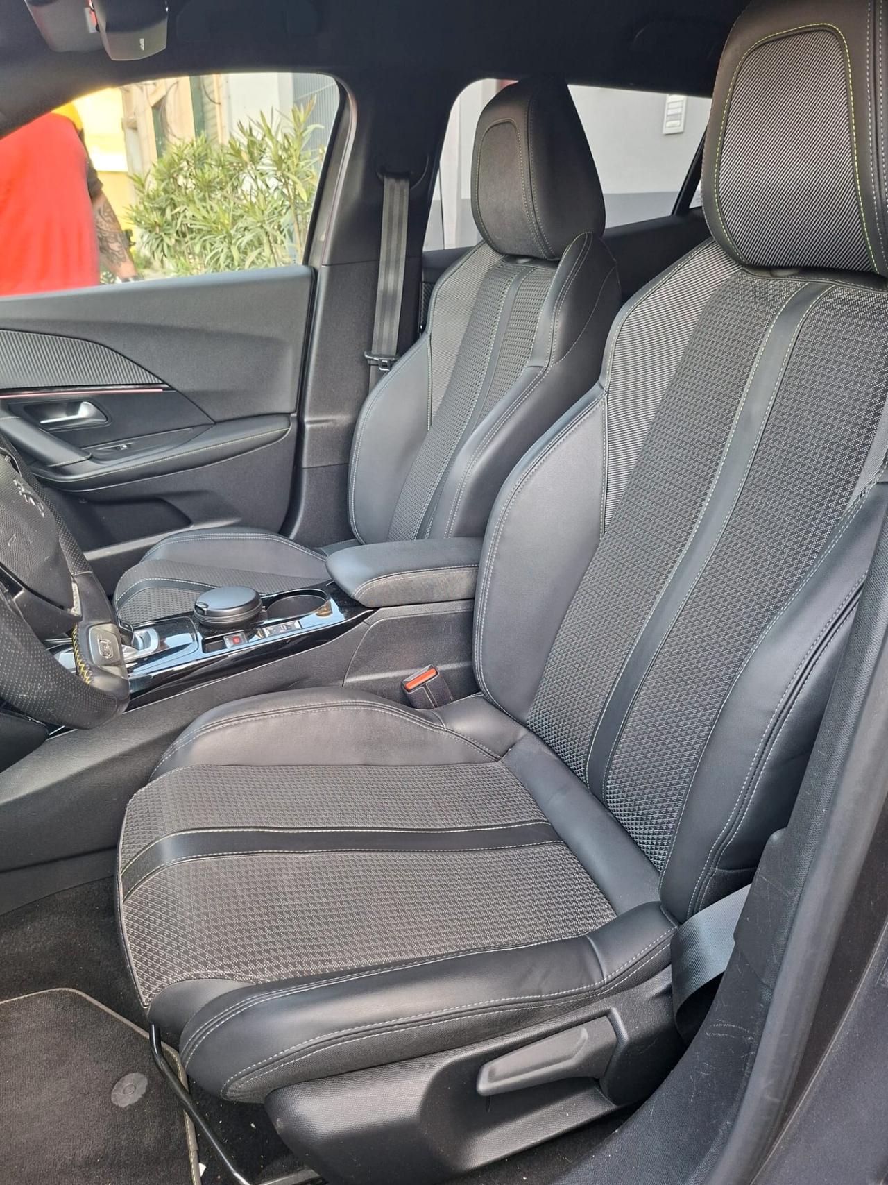 Peugeot 2008 BlueHDi 130 S&S EAT8 GT