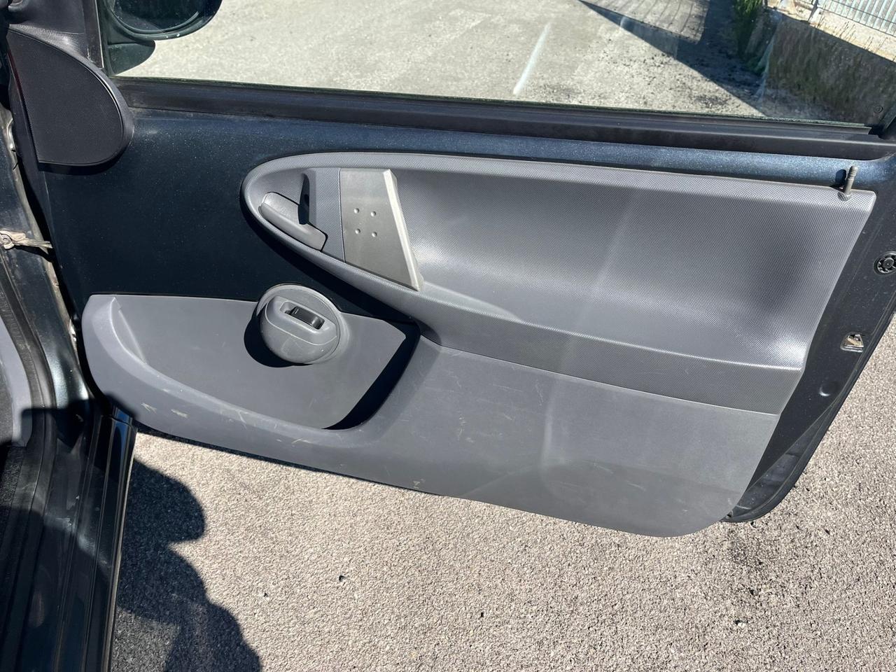 Toyota Aygo 1.0 12V VVT-i 3 porte 142000 KM