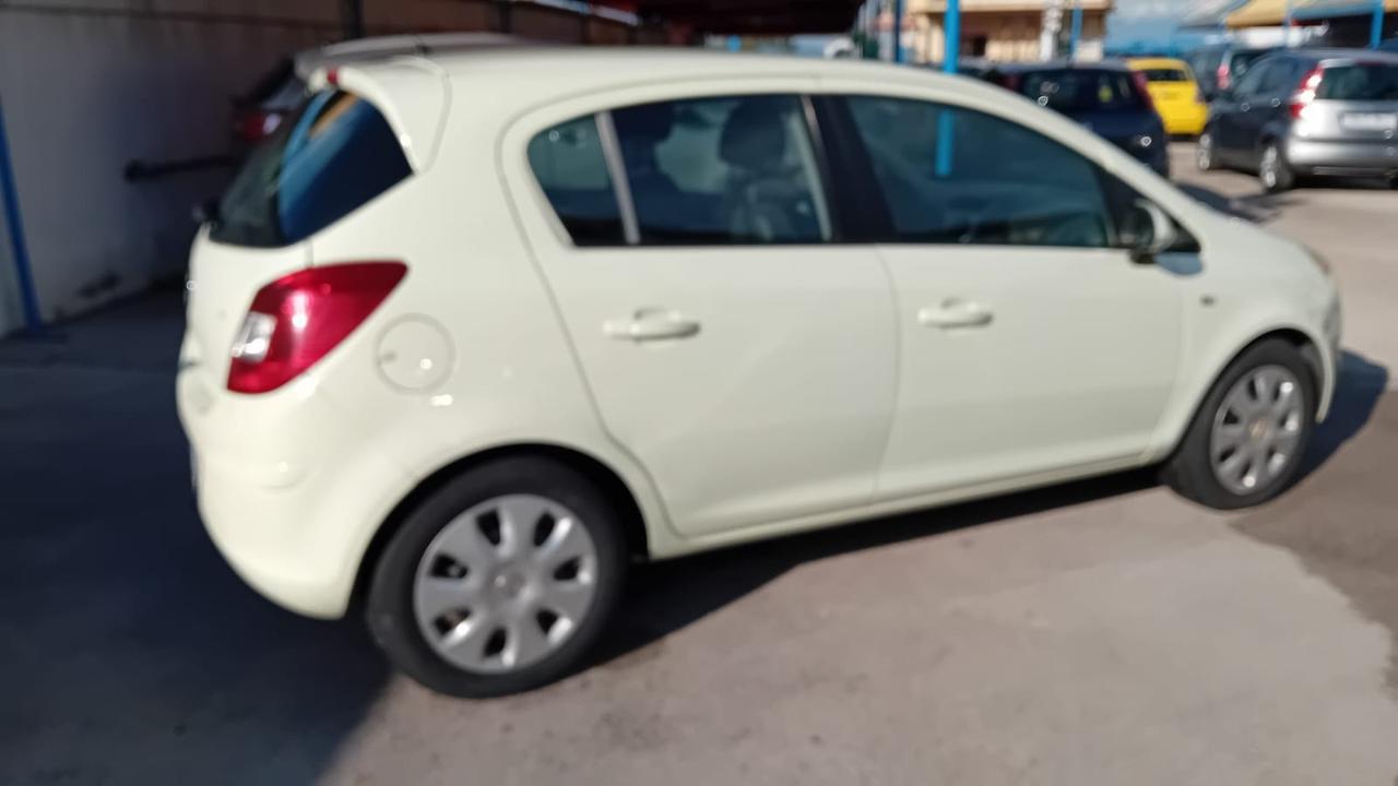 Opel corsa 5P-1.2 gpl-full-2012