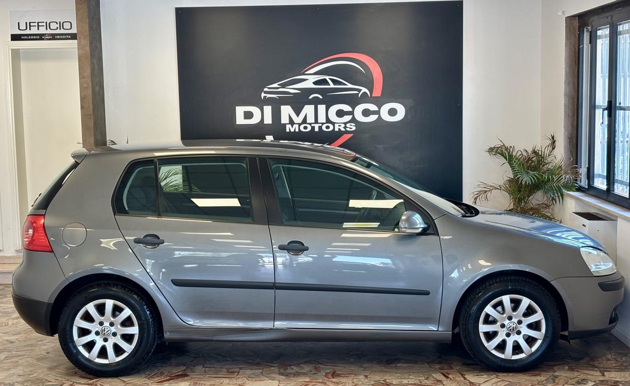 Volkswagen Golf 1.6 16V FSI 5p. Sportline
