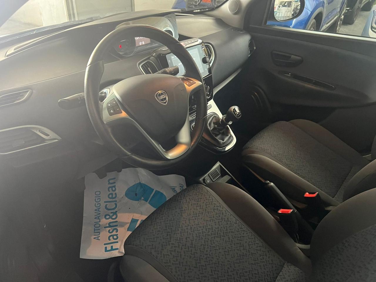 Lancia Ypsilon 1.0 FireFly 5 porte S&S Hybrid Gold