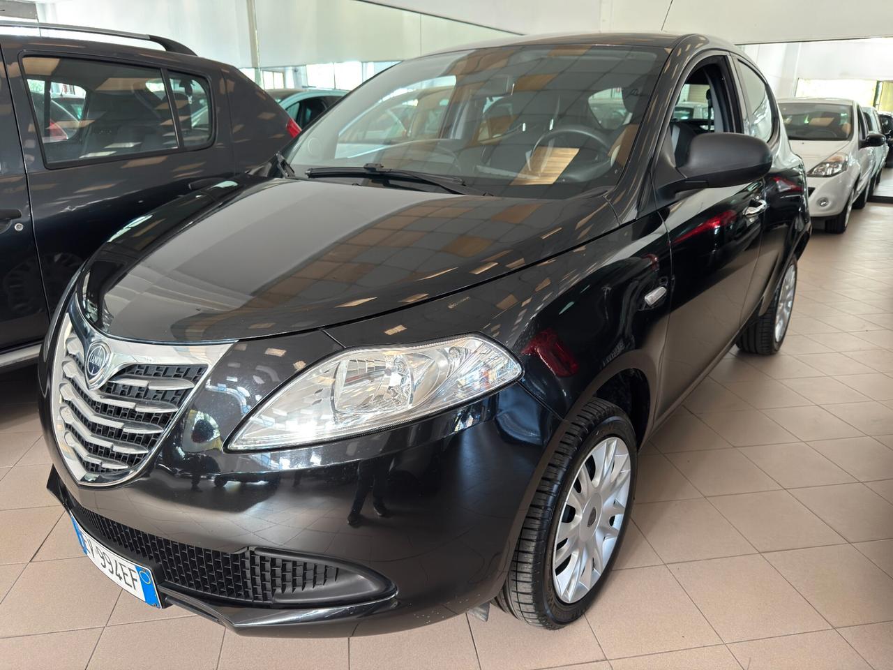 Lancia Ypsilon 0.9 TwinAir 85 CV 5 porte Metano Ecochic Gold - NEOPATENTATI