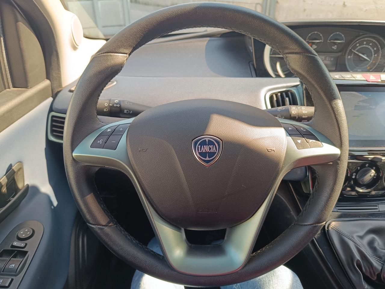 Lancia Ypsilon 1.0 FireFly 5 porte S&S Hybrid Platino