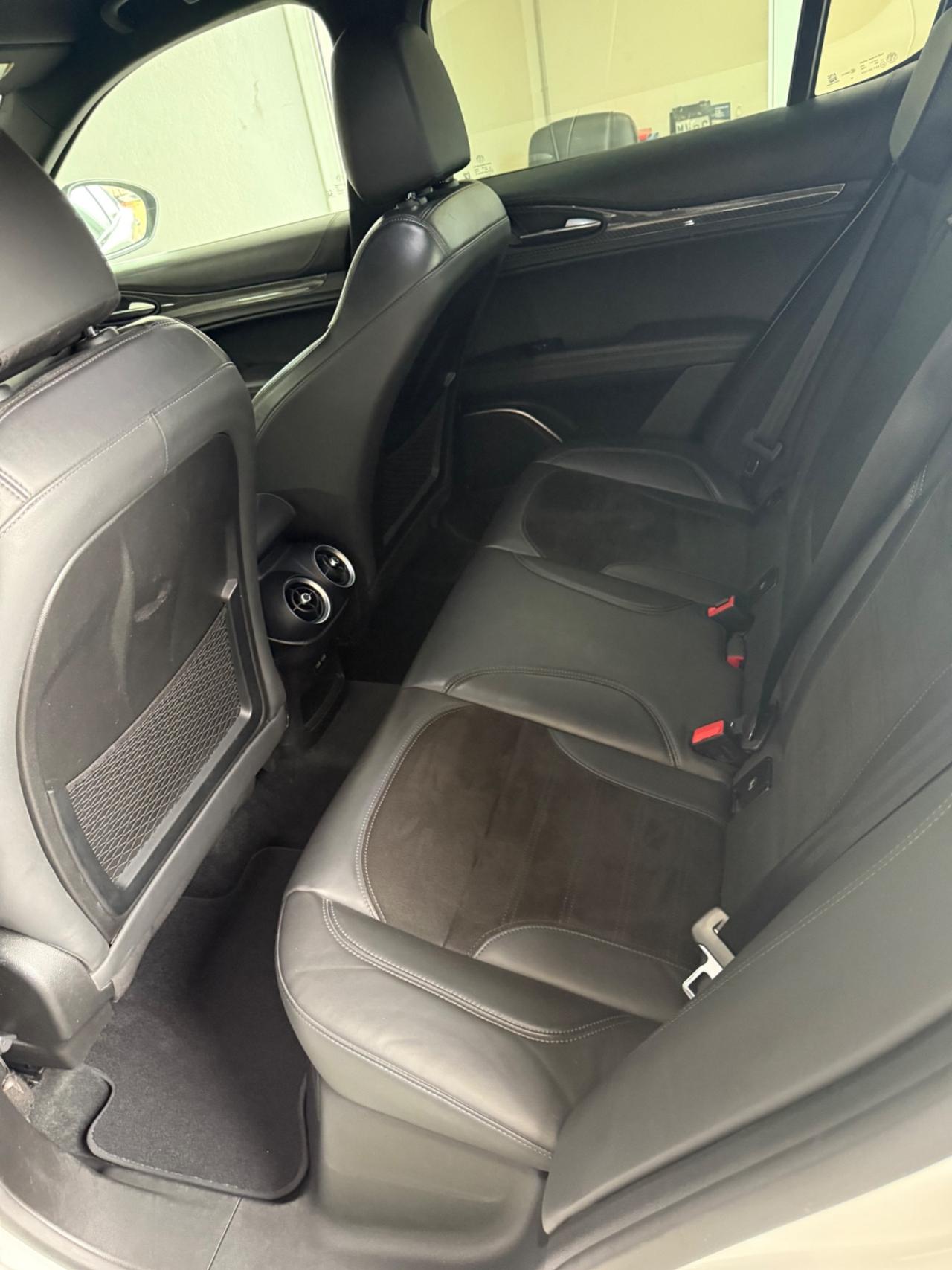 Alfa Romeo Stelvio 2.9 Bi-Turbo V6 510 CV AT8 Quadrifoglio