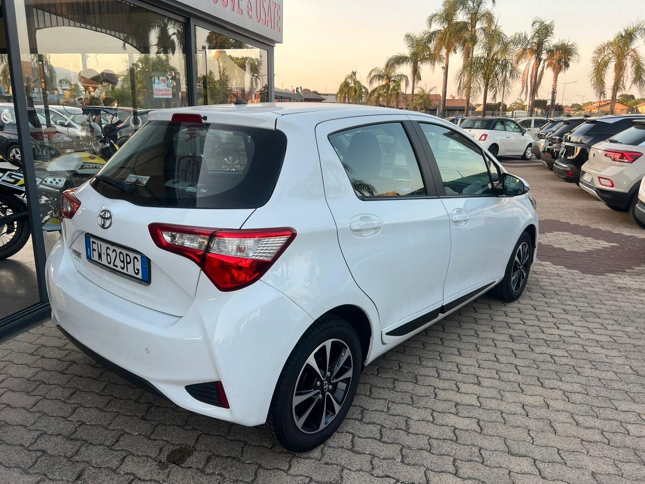 Toyota Yaris 1.0 72 CV 5 porte Lounge