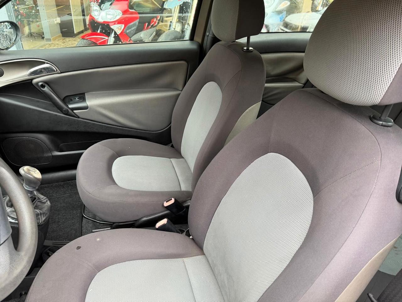 Lancia Ypsilon 1.2 benzina, b-color